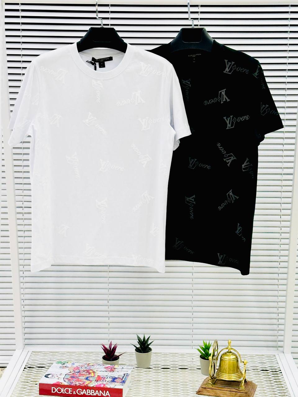 Camiseta LV blanco logos pequeños