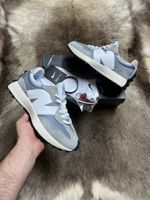 New Balance 327 gris logo blanco