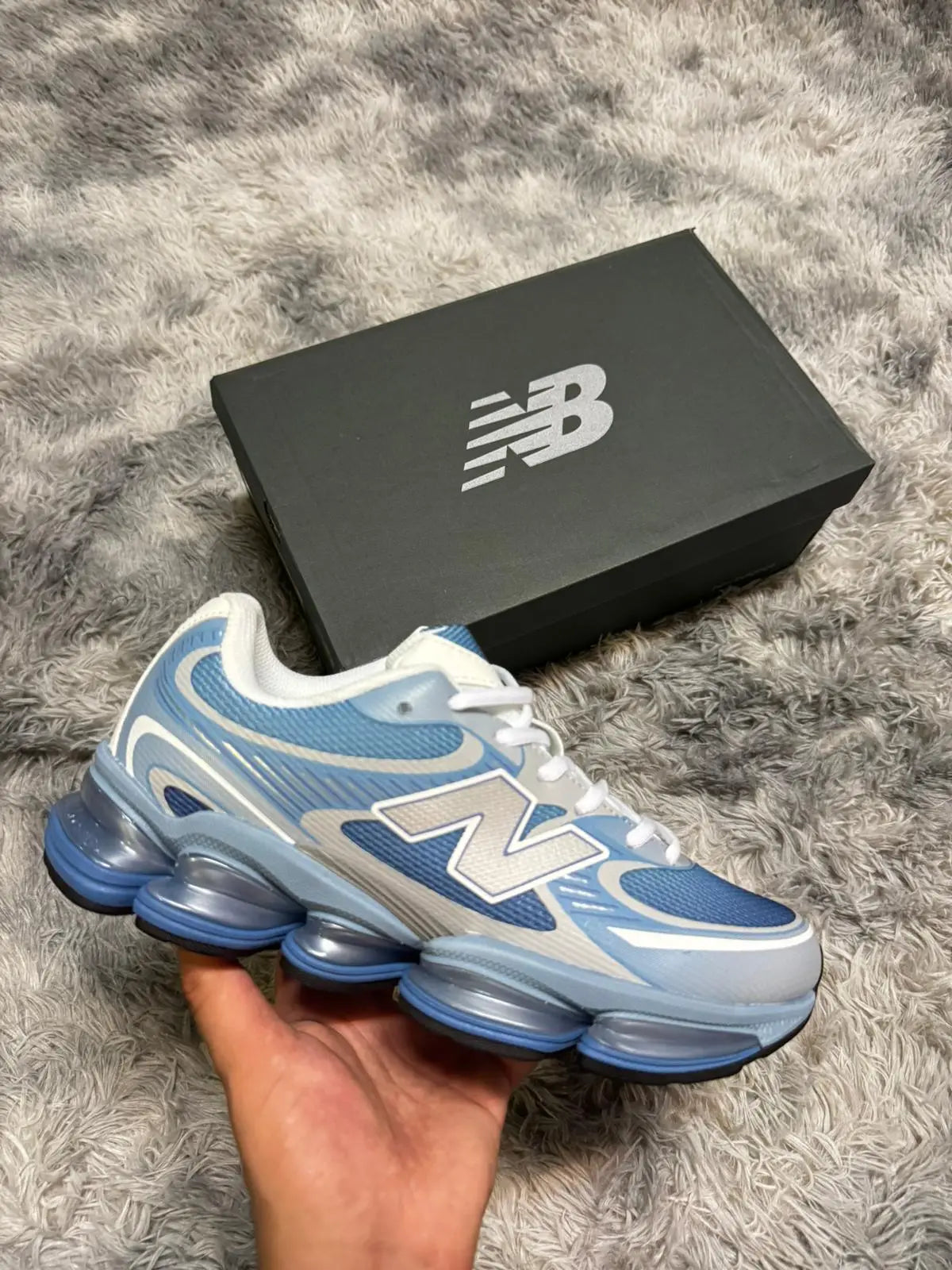 New Balance 2000 azules detalles grises