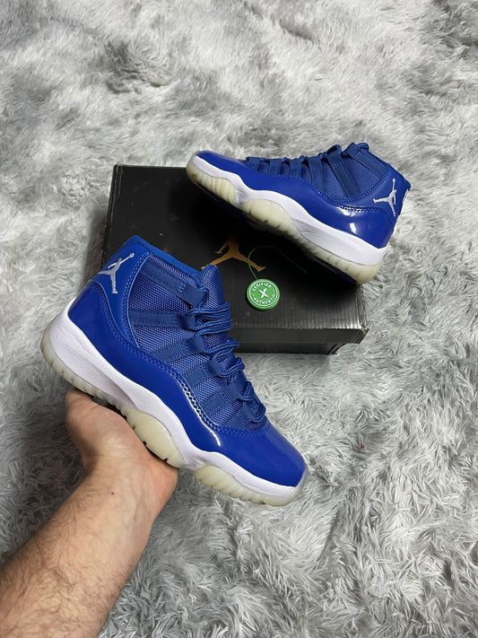 JORDAN 11 azul logo blanco