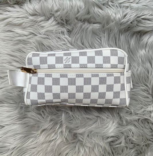 NECESER  LOUIS VUITTON  blanco