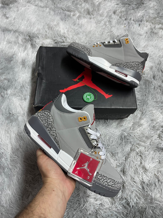 JORDAN 3 GRIS Y BLANCA LOGO ROJO