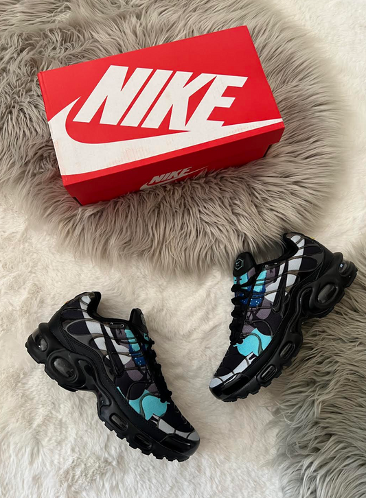 Nike TN negras logo negro multicolor