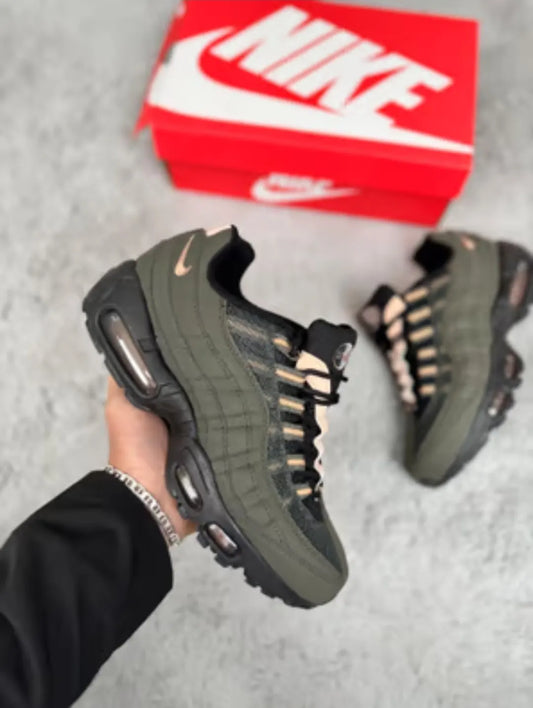 Air max 95 x Central cee verde bosque logo naranja