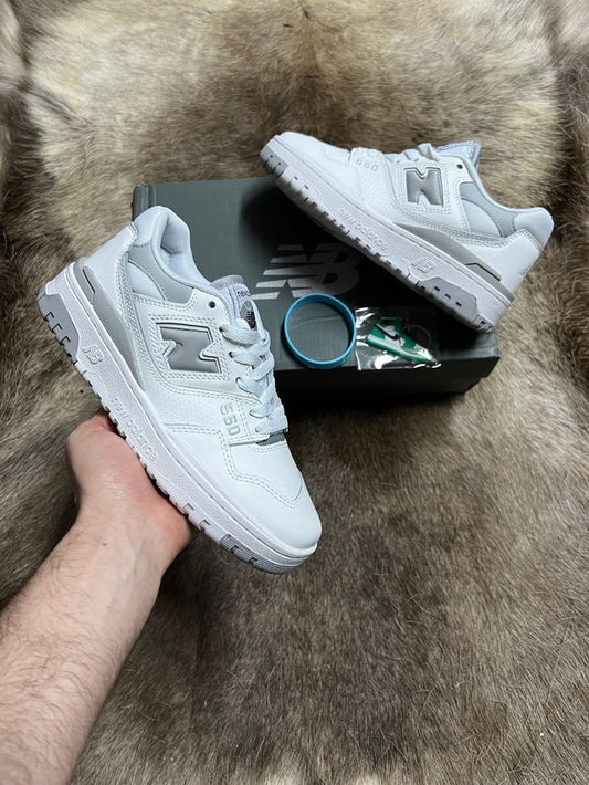 New Balance 550 blancas logo gris