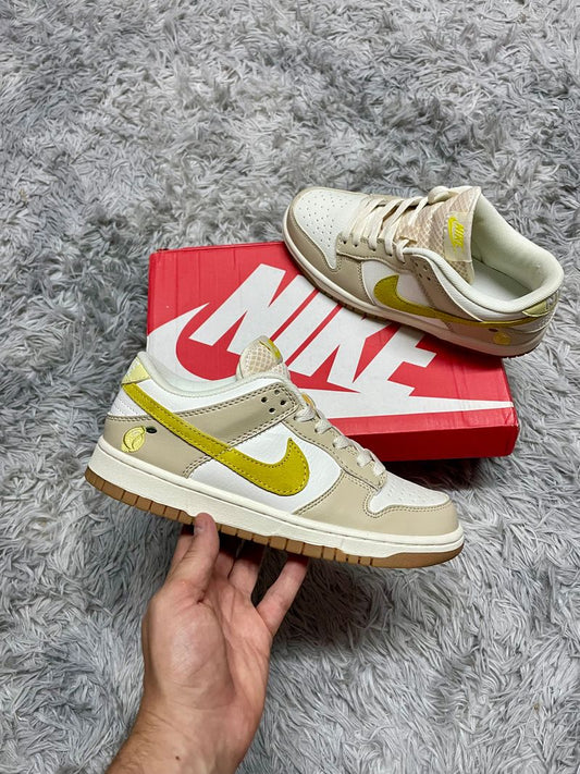 Dunk blancas y beige logo limon