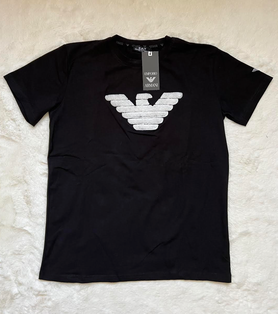 Camiseta armani negra logo blanco