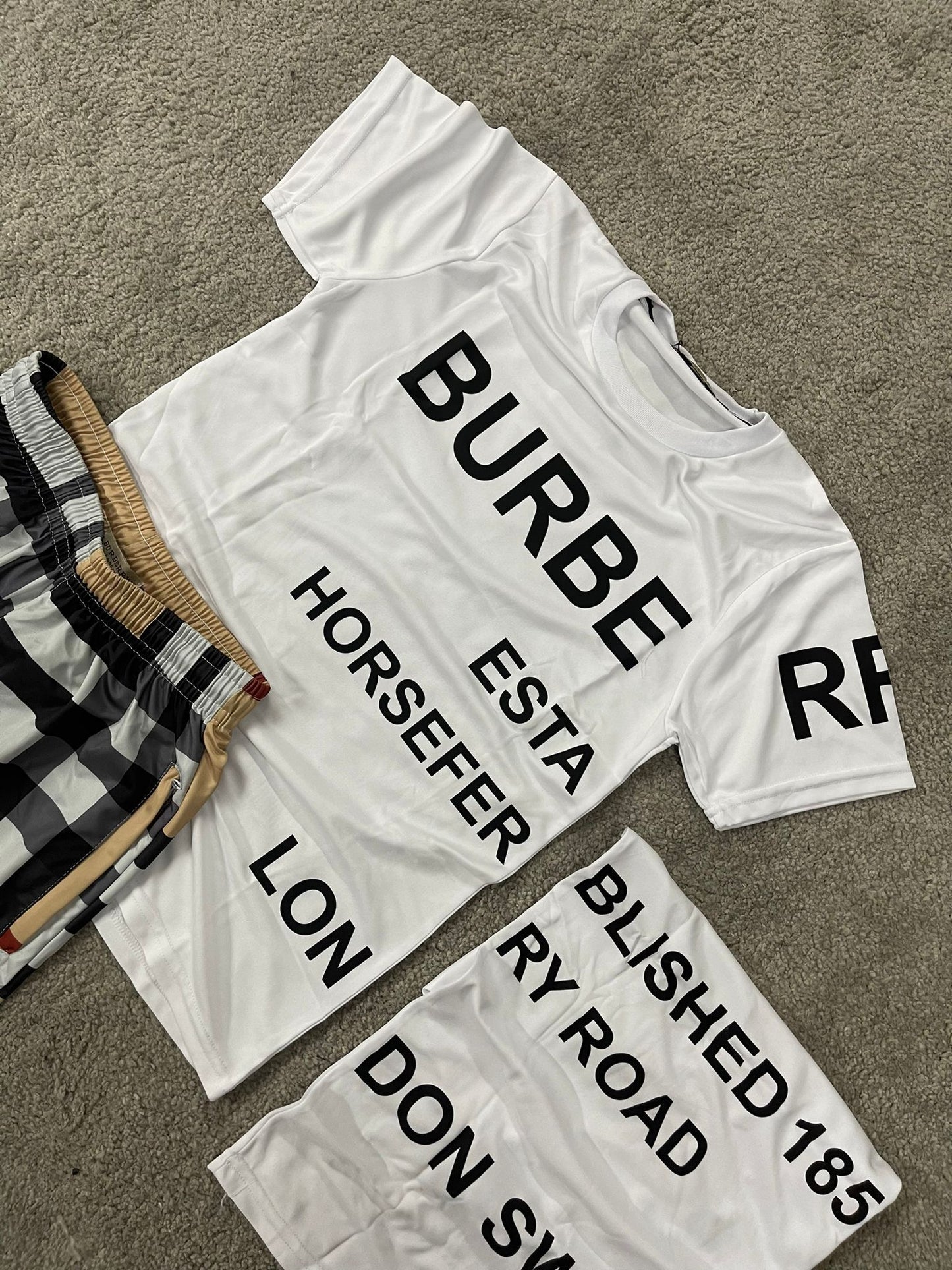 Conjunto burberry blanco logo negro