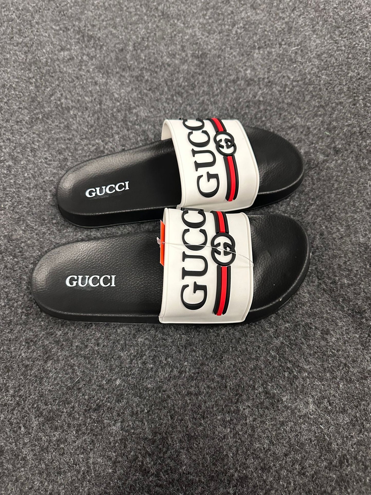 Chanclas gucci blancas y negras logo rojo