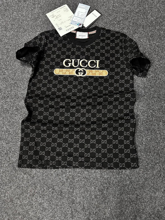 Camiseta gucci negro logo dorado