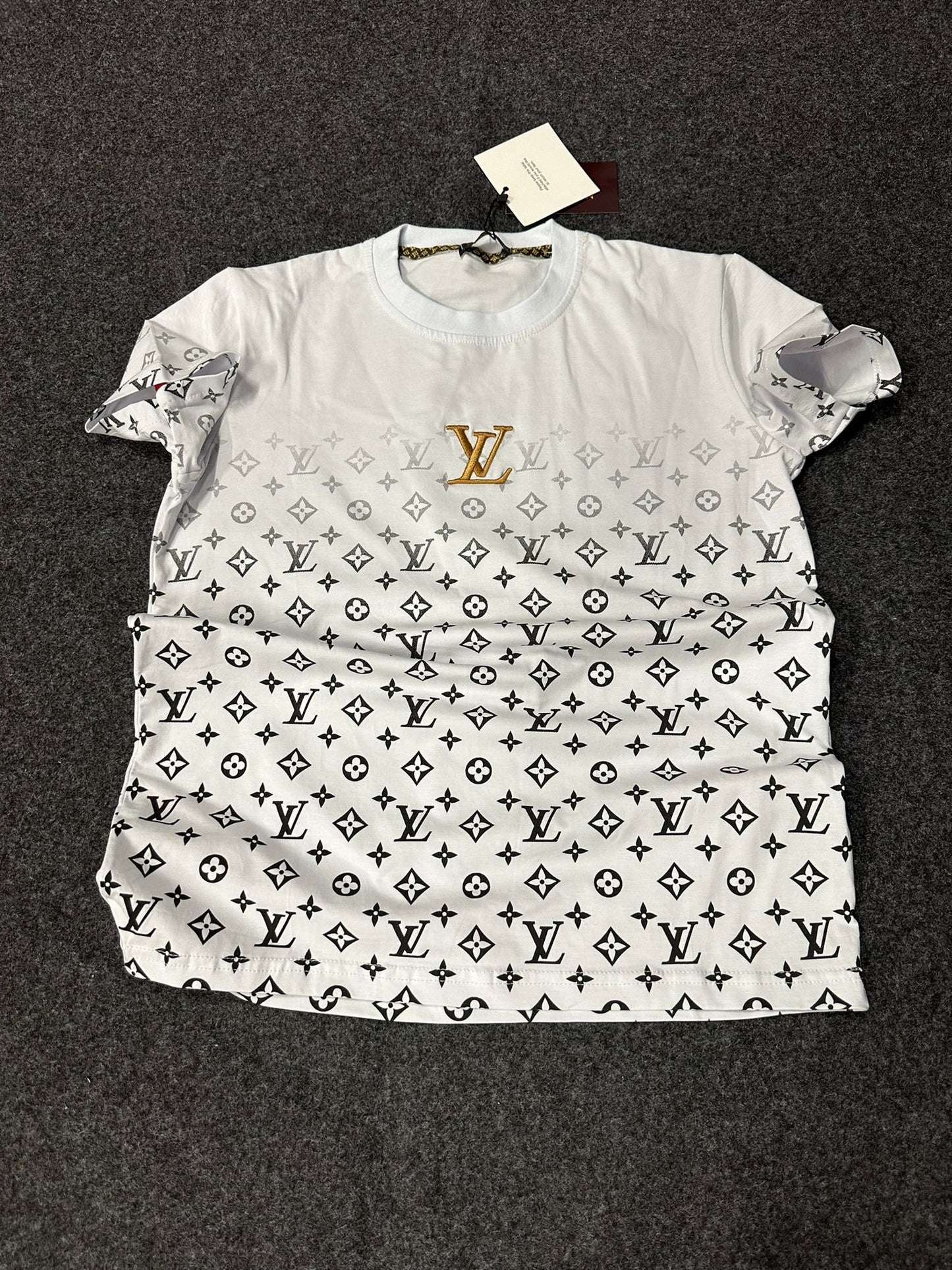 Camiseta lv blanca logo dorado