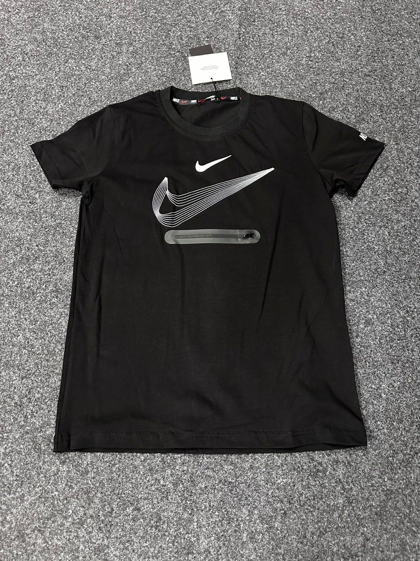 Camiseta nike negra logo blanco y logo en grande