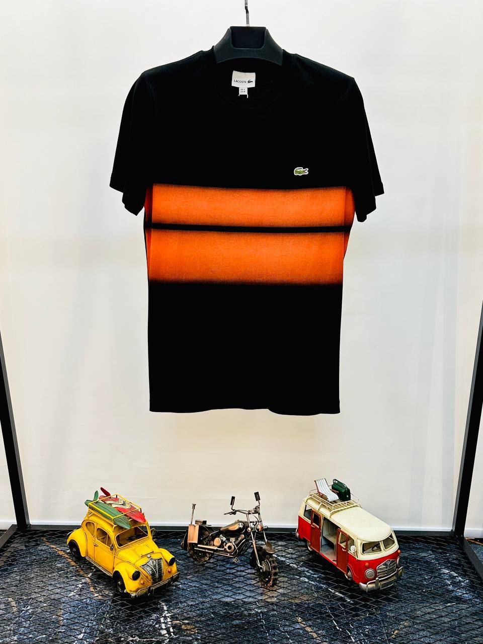 Camiseta lacoste negro y naranja logo verde oversize