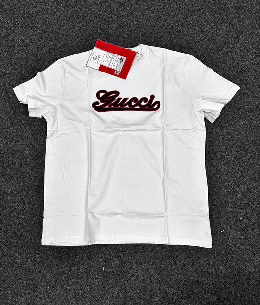 Camiseta gucci blanco logo negro contorno rojo