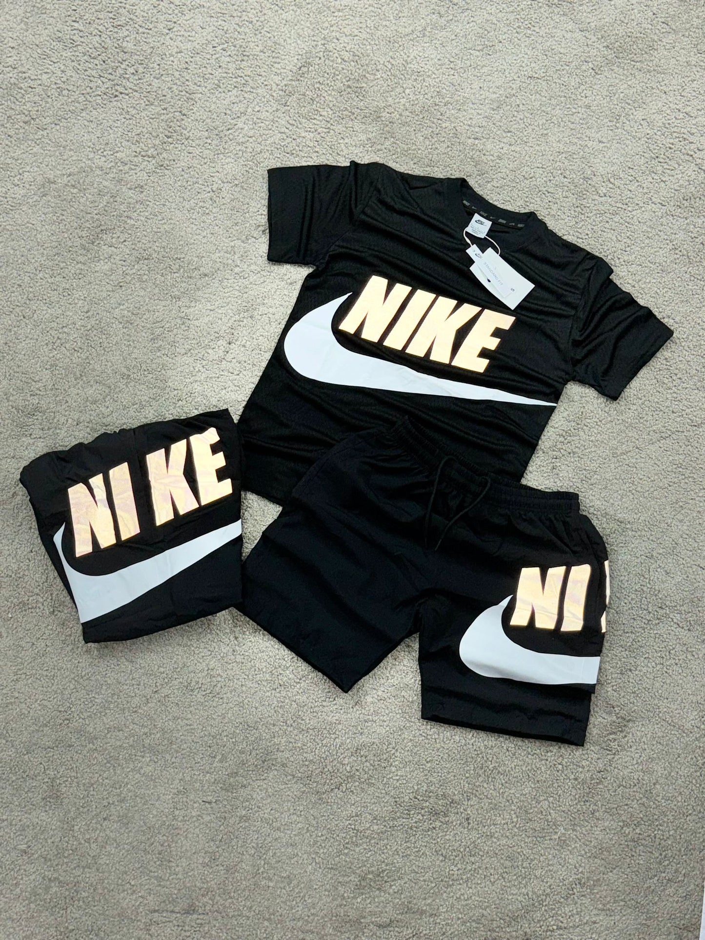 Conjunto nike negro logo blanco y azul reflectante