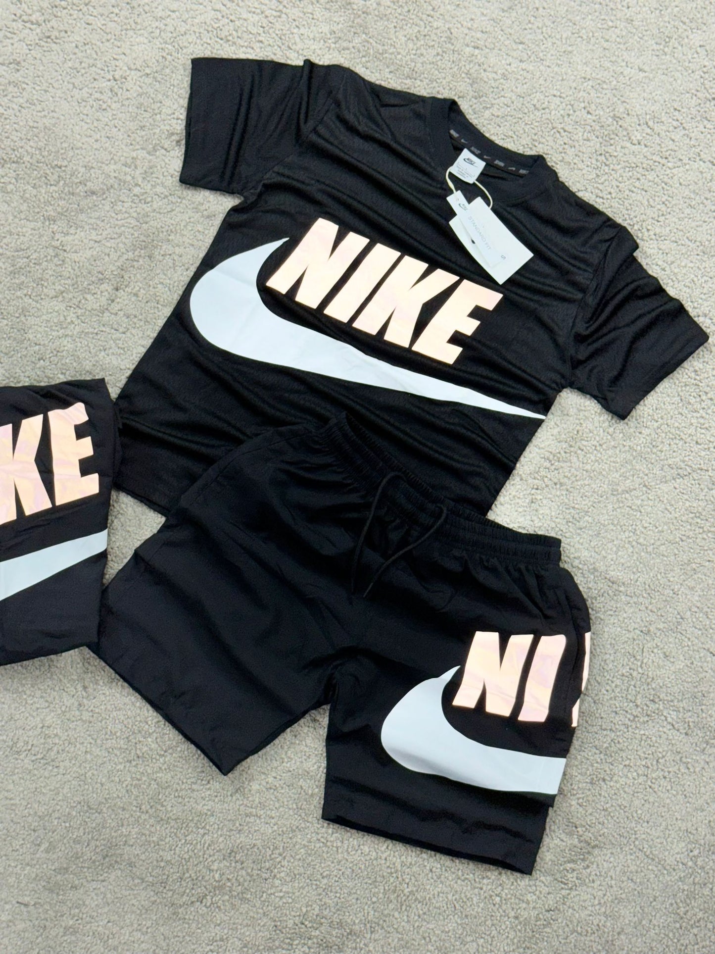 Conjunto nike negro logo blanco y azul reflectante