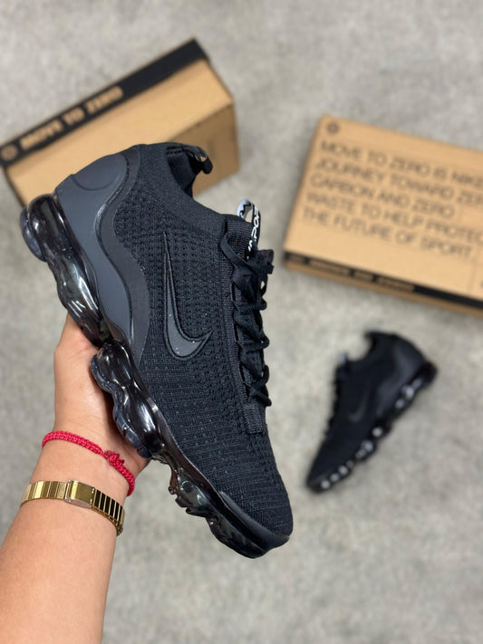 Vapormax negras logo negro