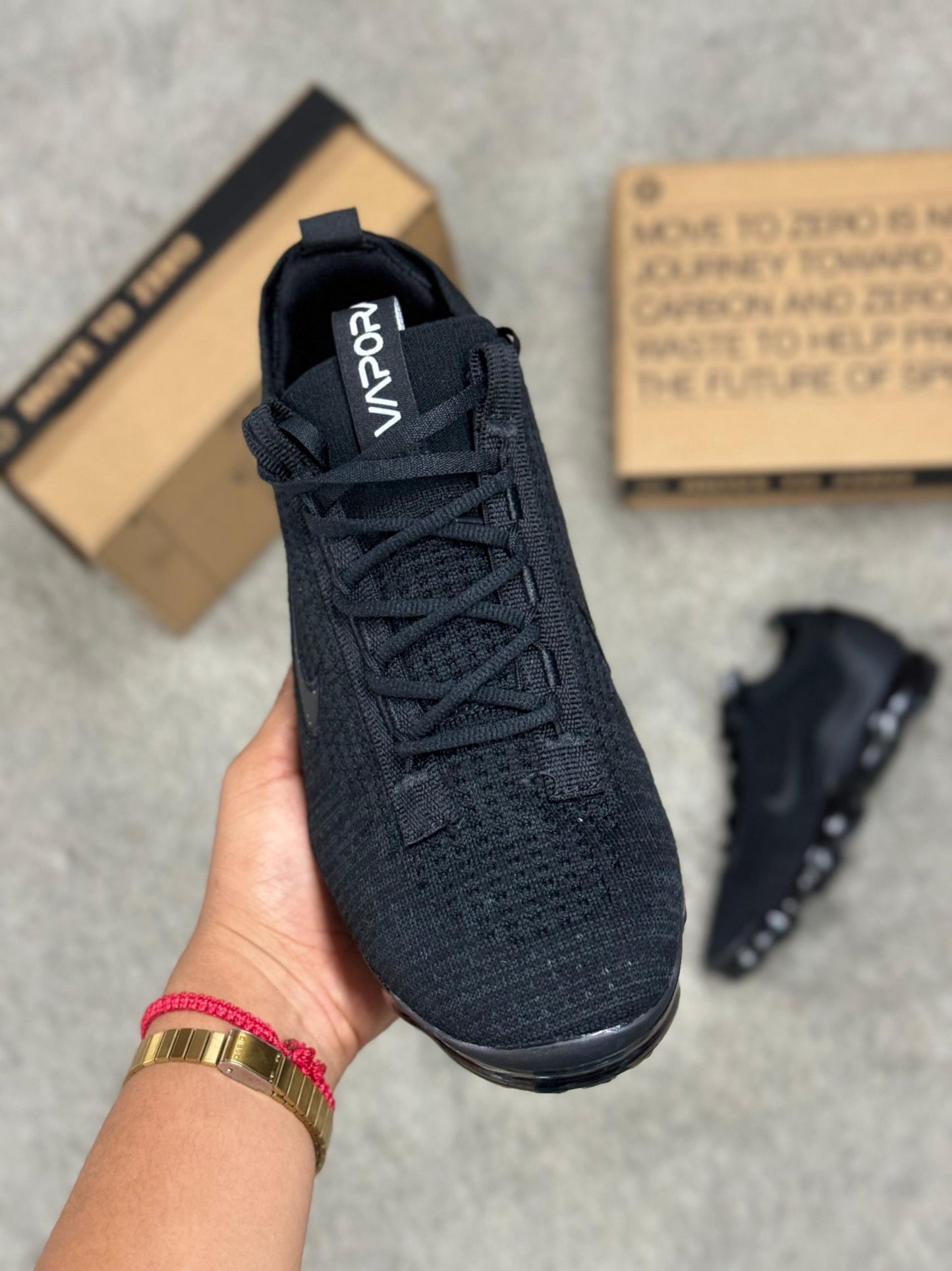 Vapormax negras logo negro