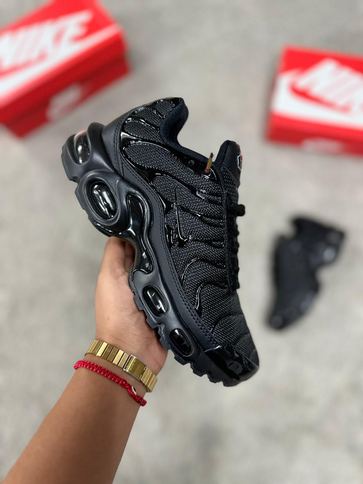 Nike TN Negras