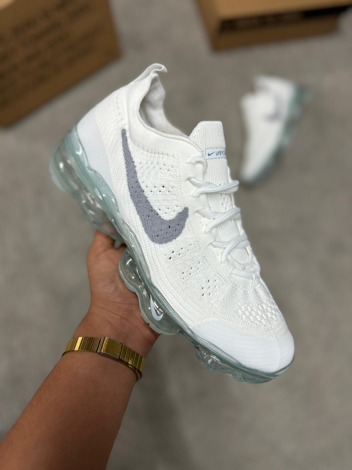 Vapormax blancas logo gris