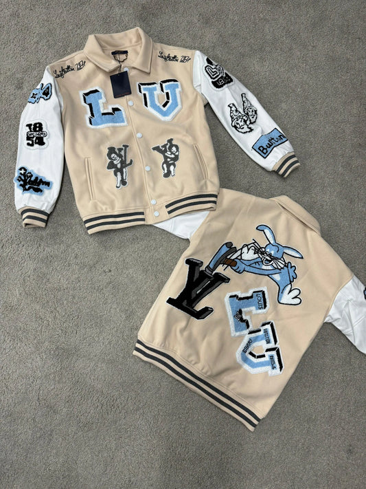Chaqueta LV beige logo azul detalles blancos