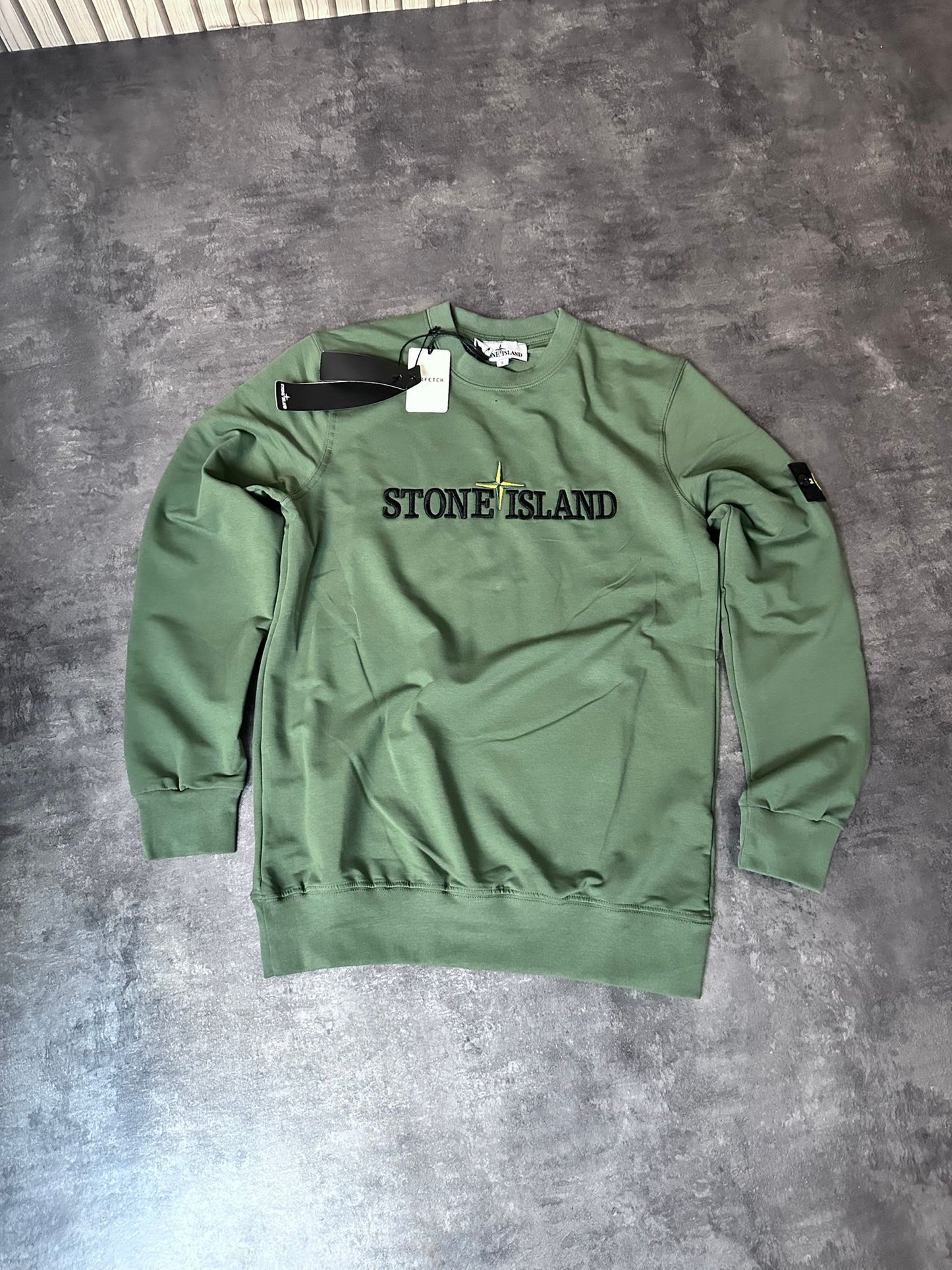 Sudadera Stone Island verde logo negro