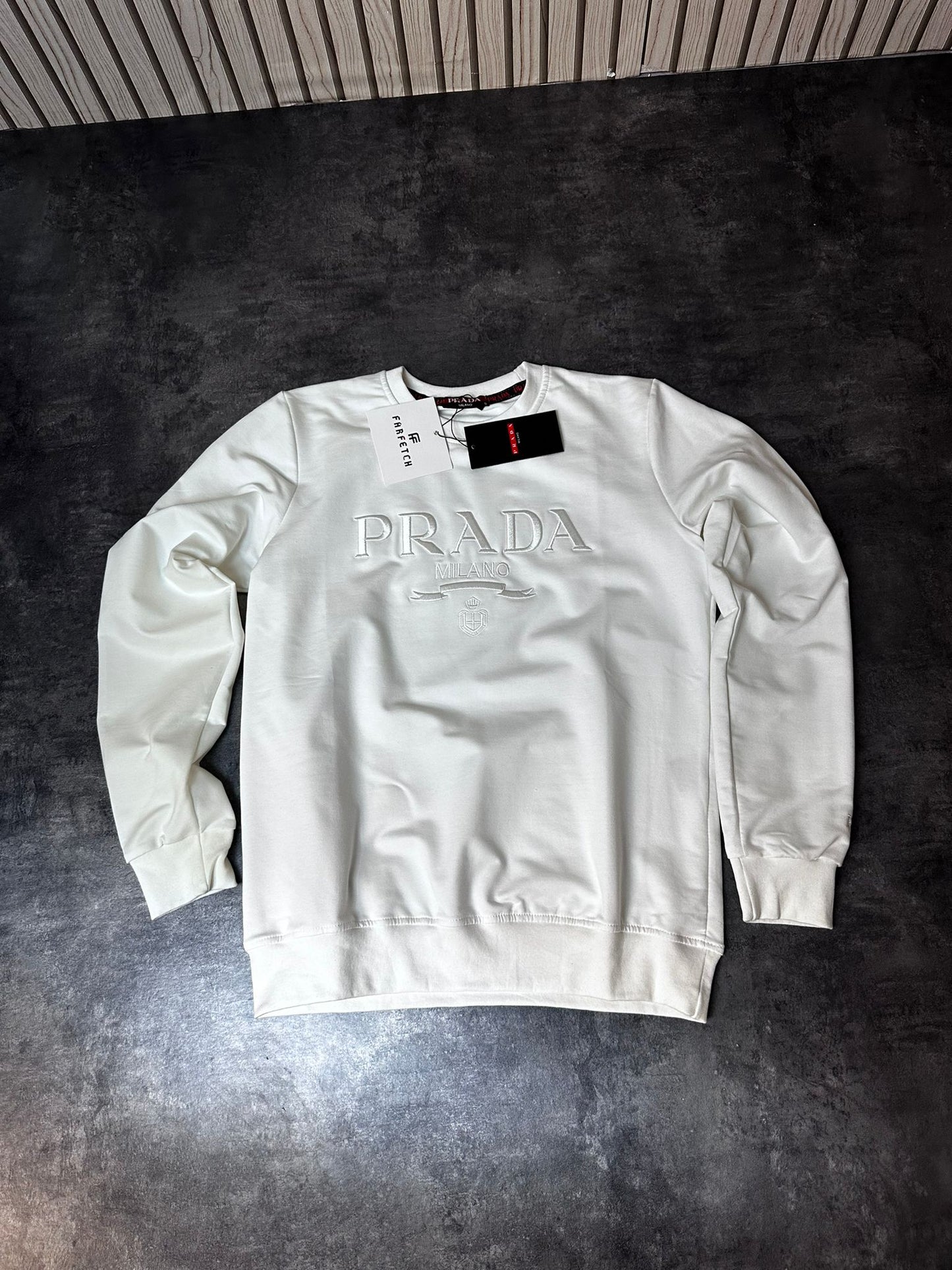 Sudadera prada blanco logo en pecho