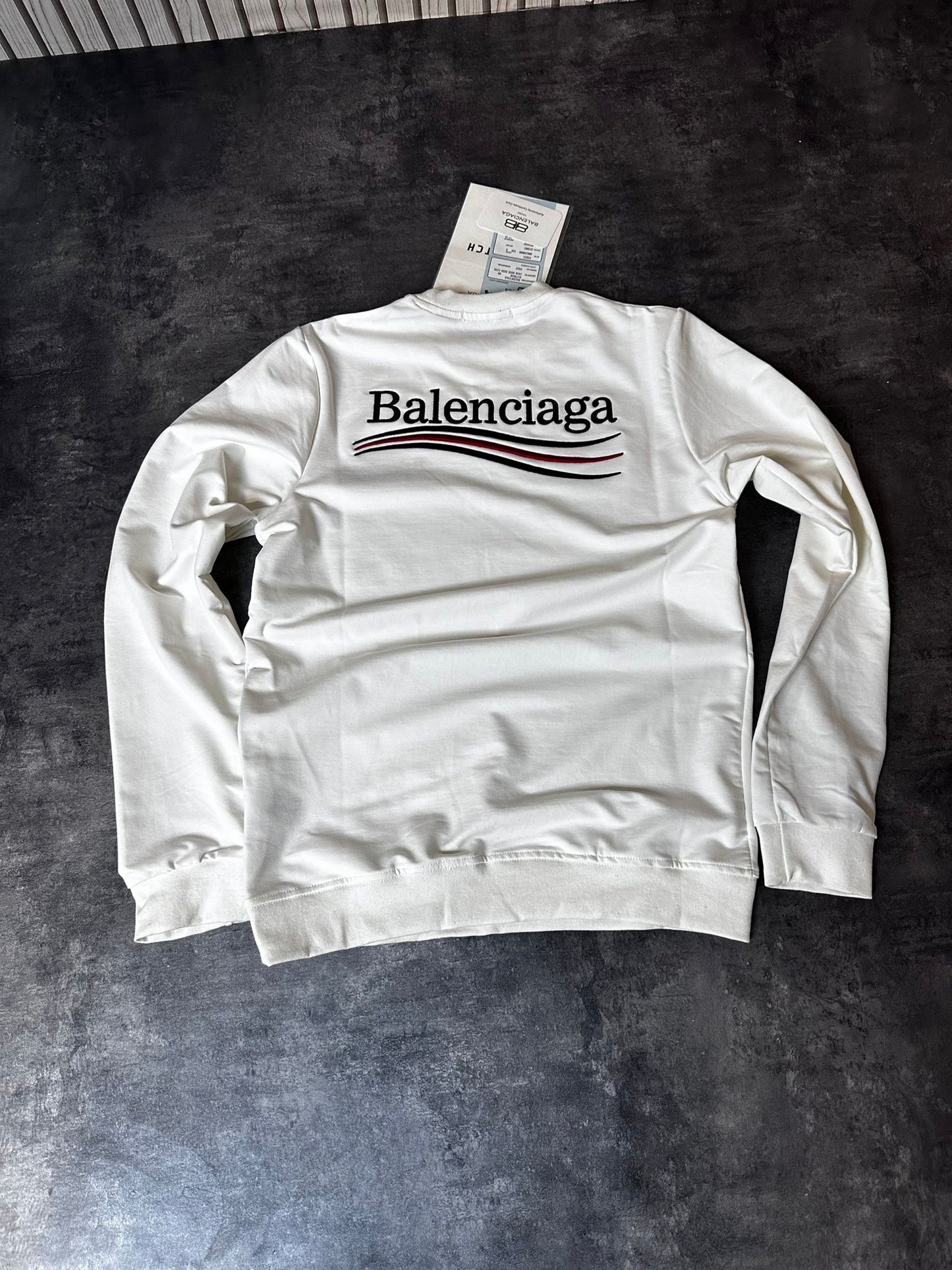 Sudadera balenciaga blanco logo negro detalles colores