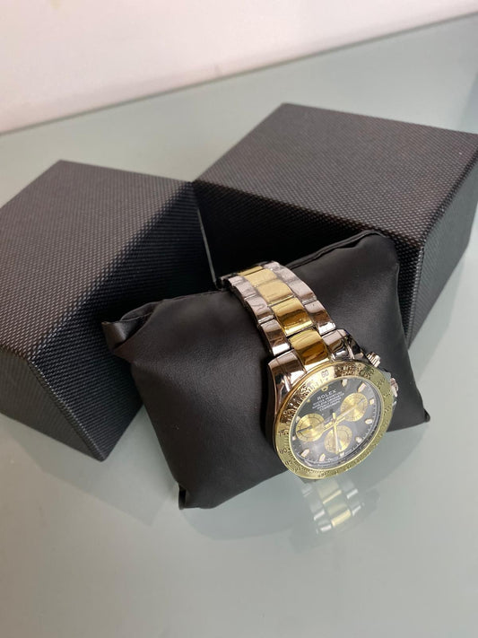 Reloj Rolex dorado detalles plateados