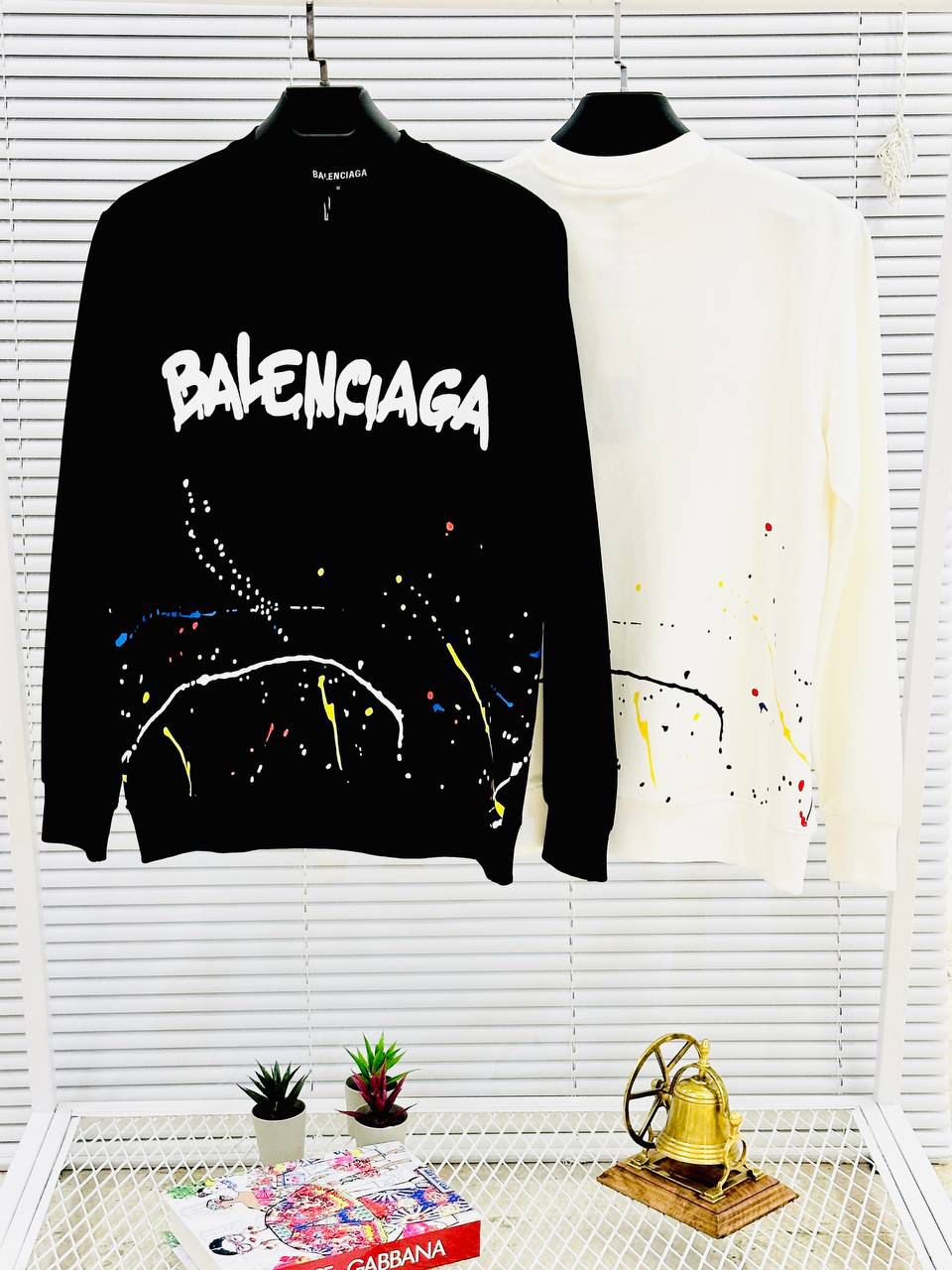 Sudadera balenciaga negro logo blanco detalles pinturas