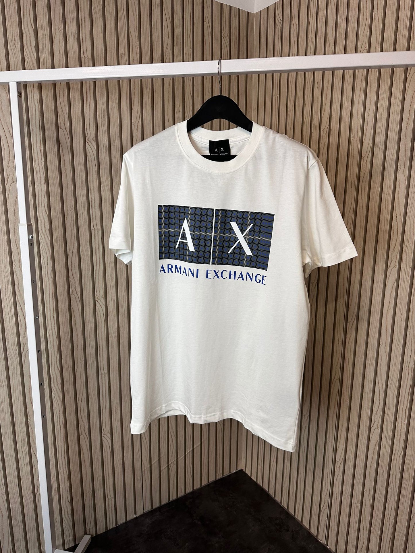 Camiseta armani exchange logo blanco y azul oversize