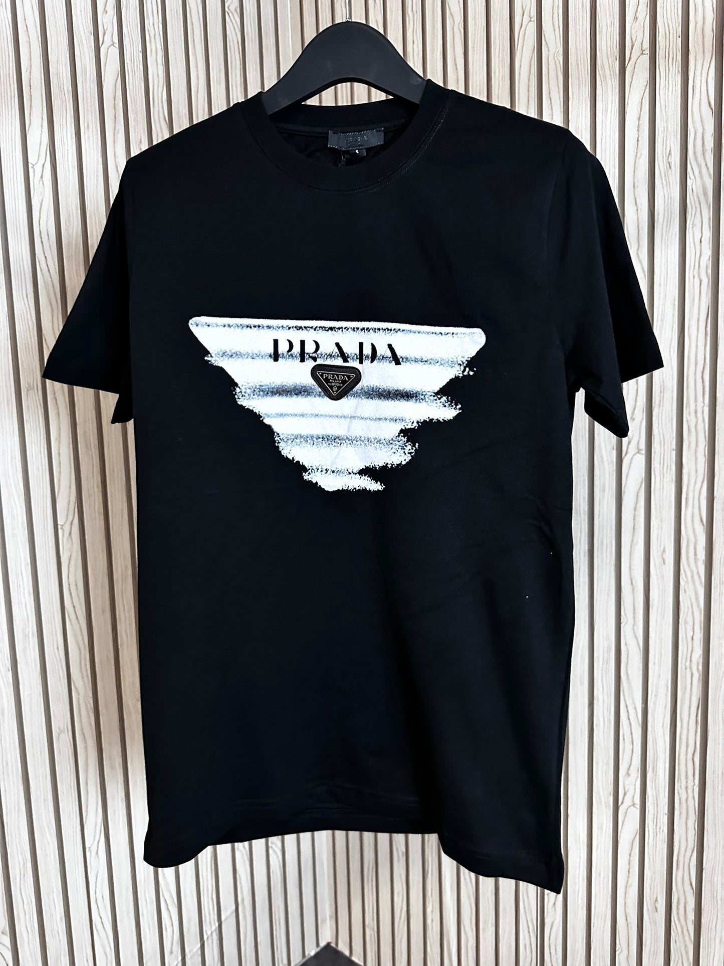 Camiseta prada negro logo blanco oversize