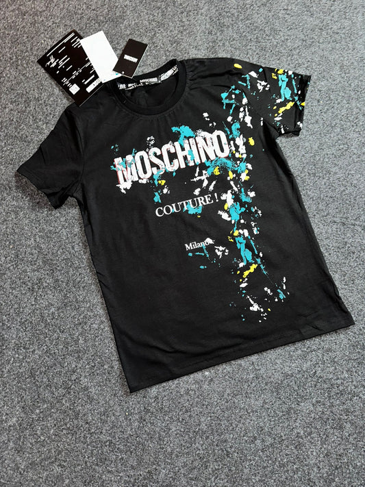 Camiseta moschino negro logo blanco colores azules y amarillas