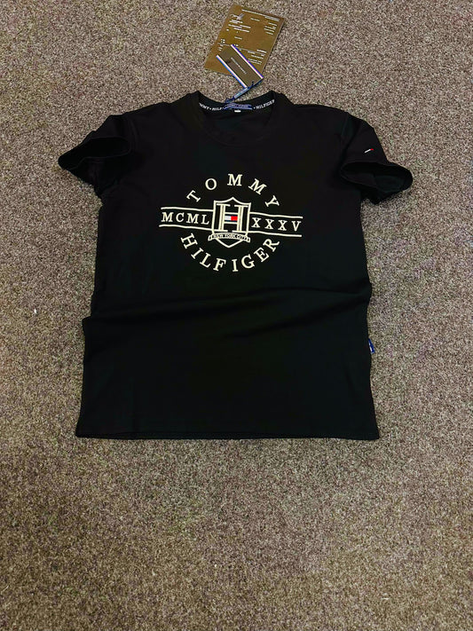 Camiseta TOMMY negra logo dorado