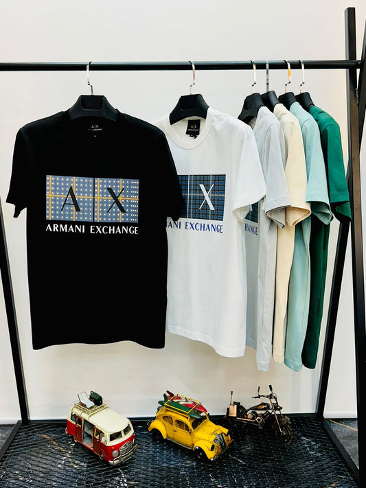 Camiseta armani exchange negra logo blanco y azul