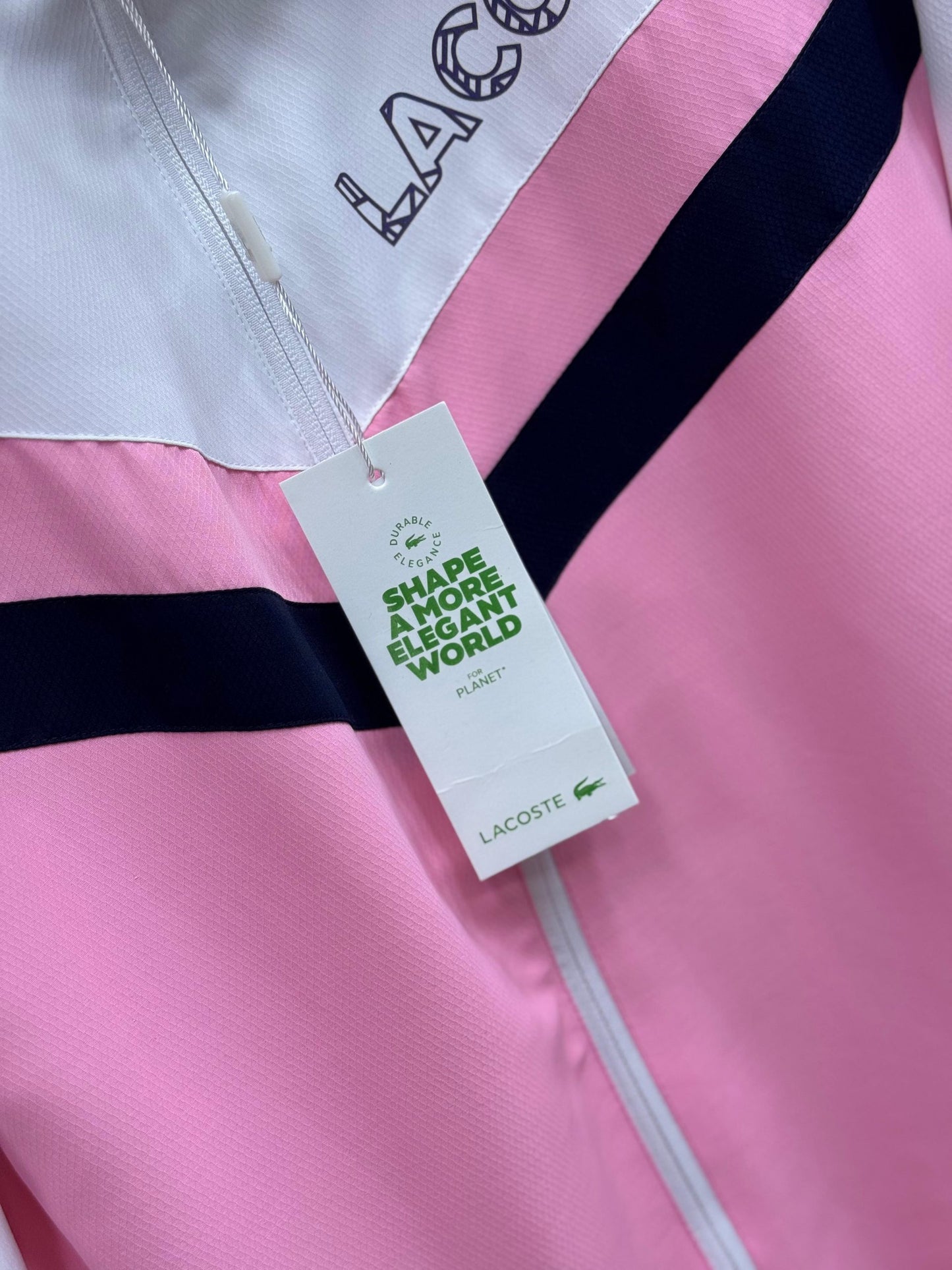 Chandal LACOSTE rosa blanco detalles negros