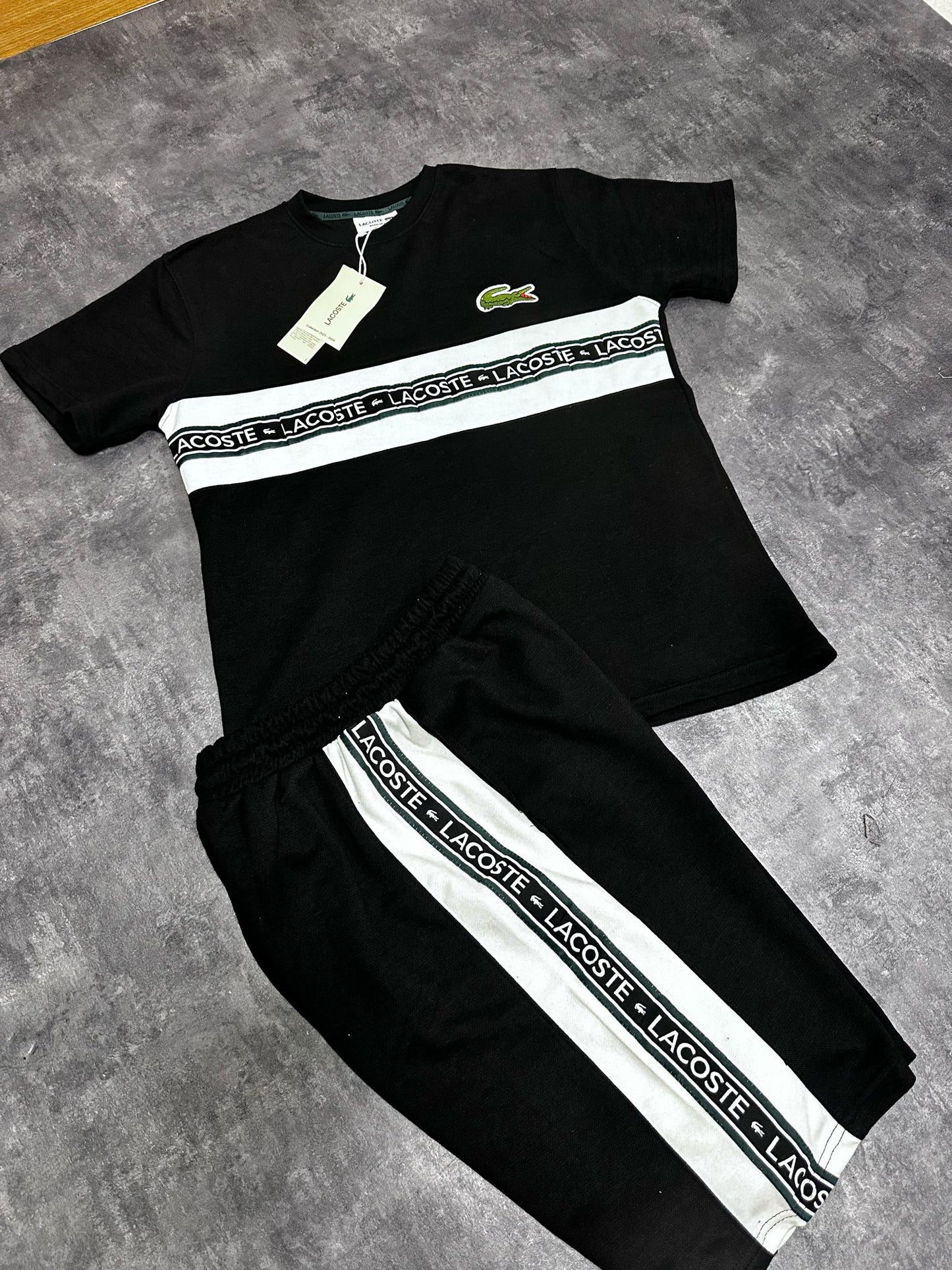 Conjunto lacoste negro detalles blancos logo verde