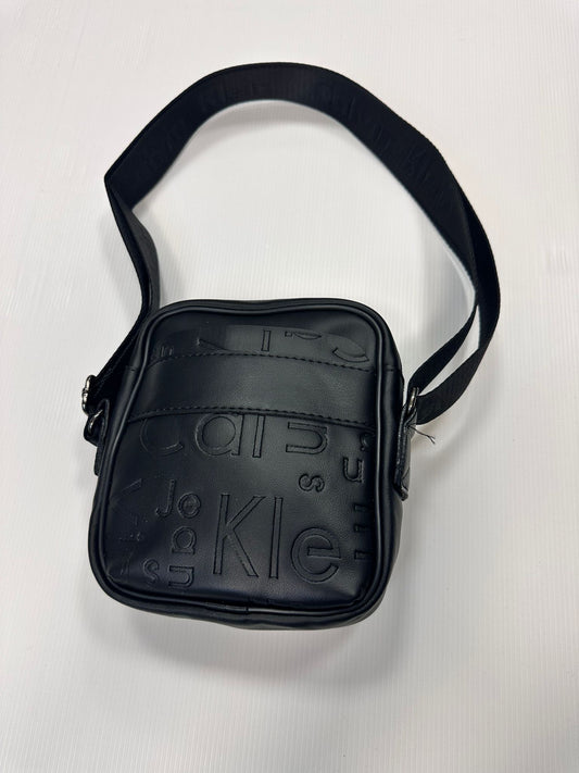 Bolso Calvin Klein negro logos grandes
