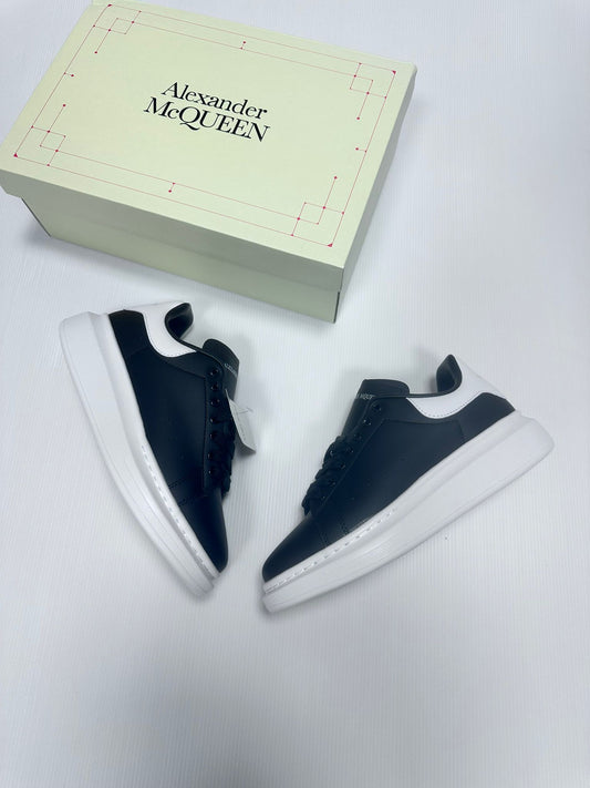 Alexander Mcqueen negras suela blanca