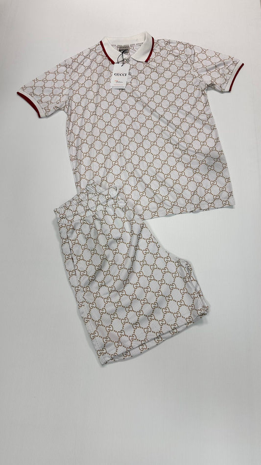 Conjunto Gucci blanco logo dorado