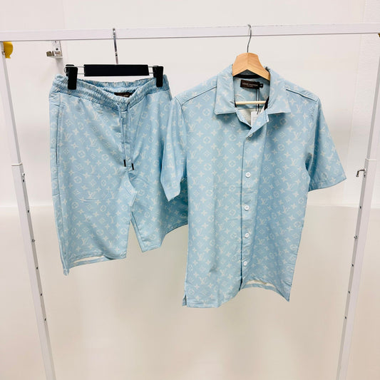 Conjunto lv azul claro logo blanco botones