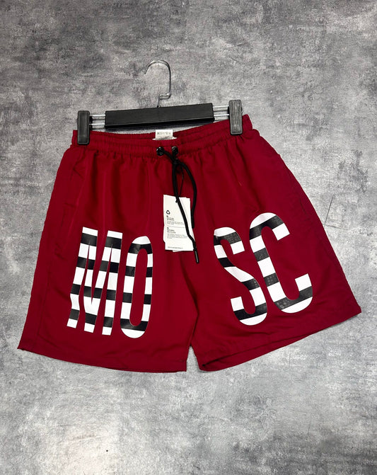 Bañador Moschino rojo logo negro y blanco