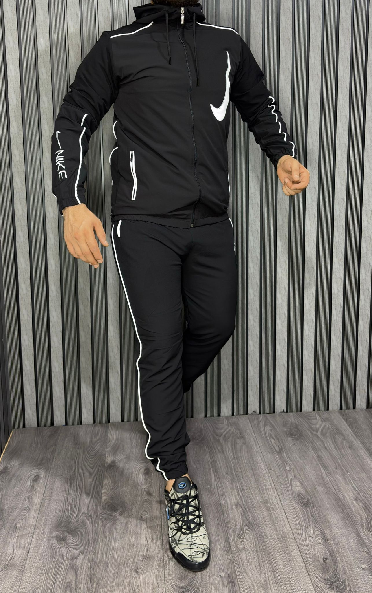 Chandal Nike negro y blanco