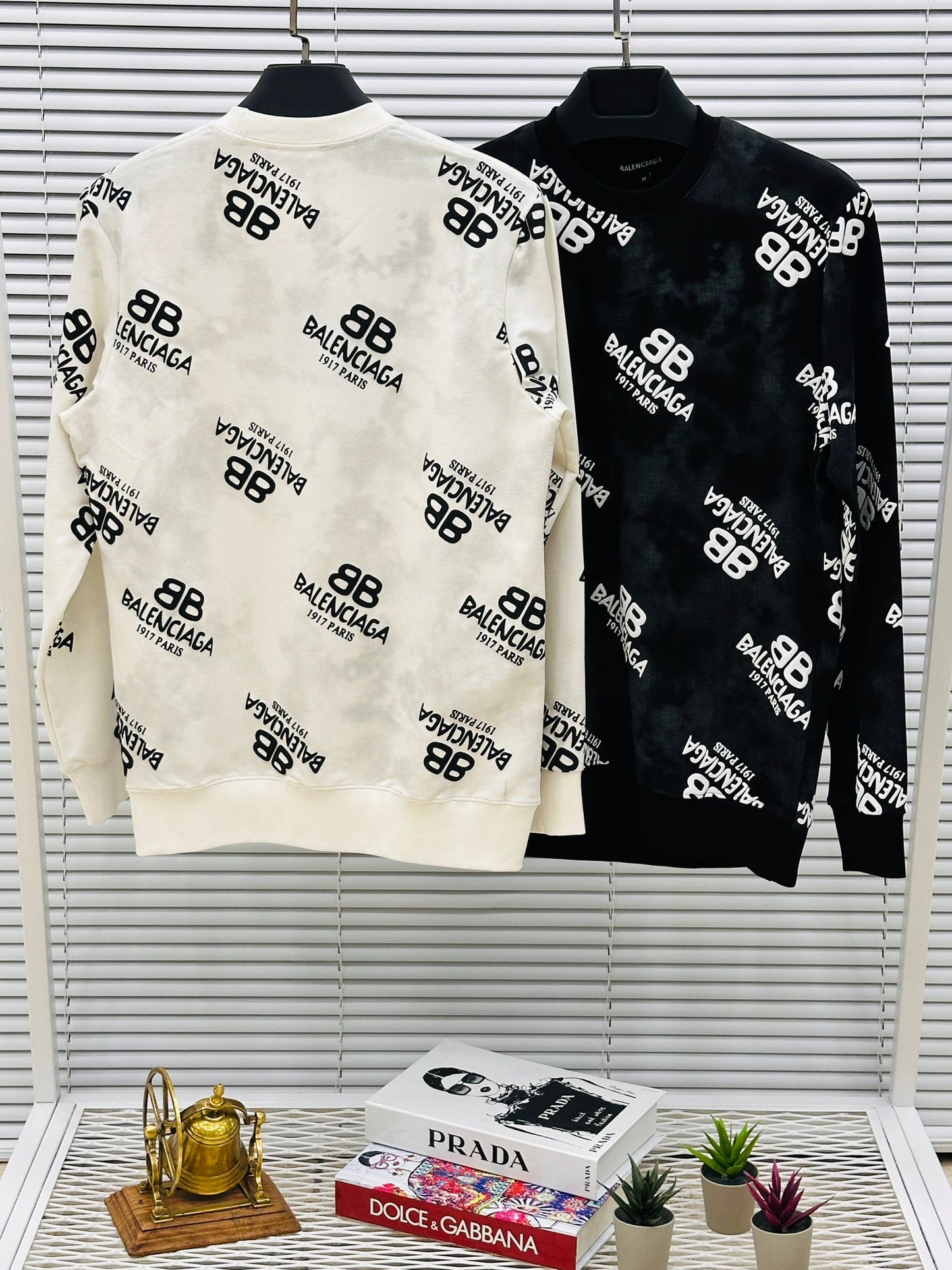 Sudadera Balenciaga blanco logos negros