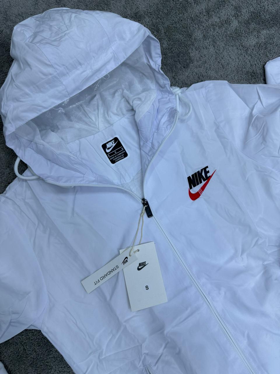 Chandal Nike blanco logo negro y rojo detalles azules