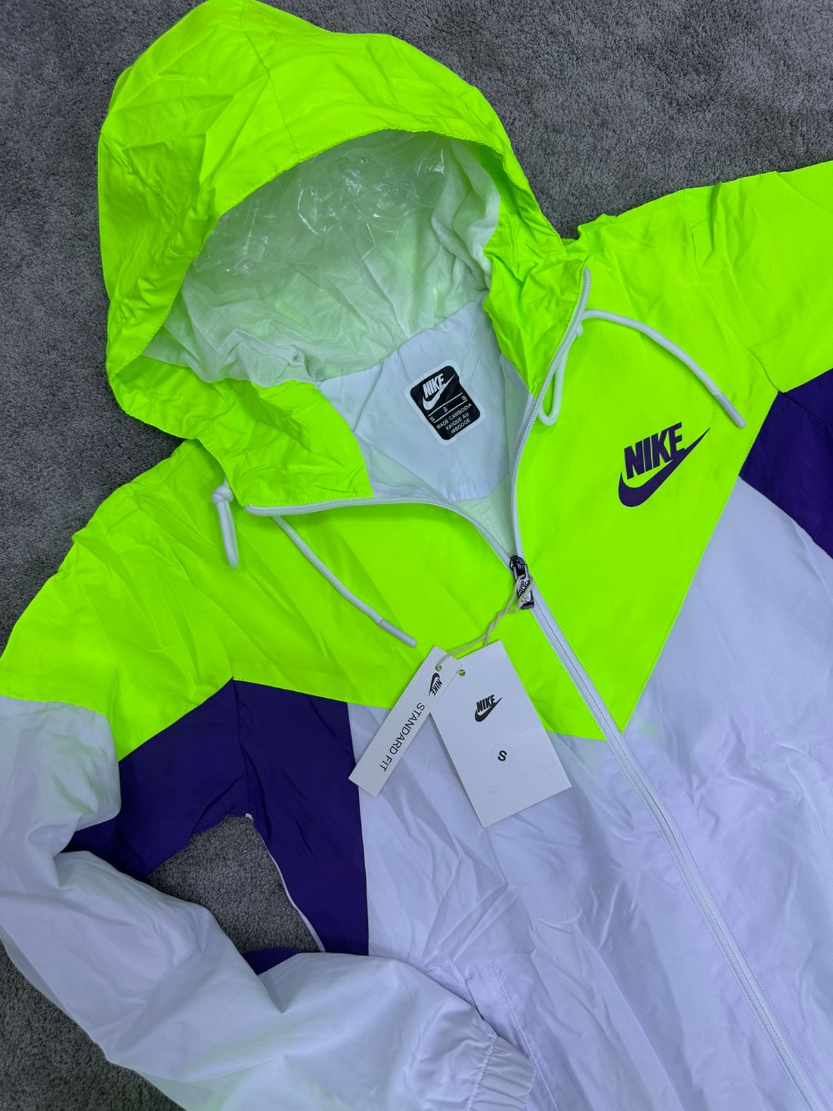 Chandal Nike fluor blanco logo negro detalles azules