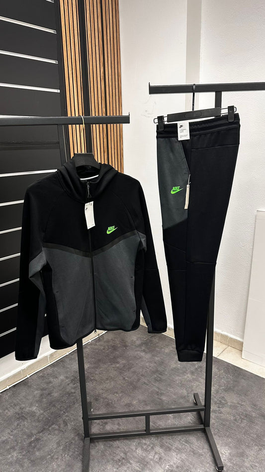 Chandal Nike Tech negro logo verde