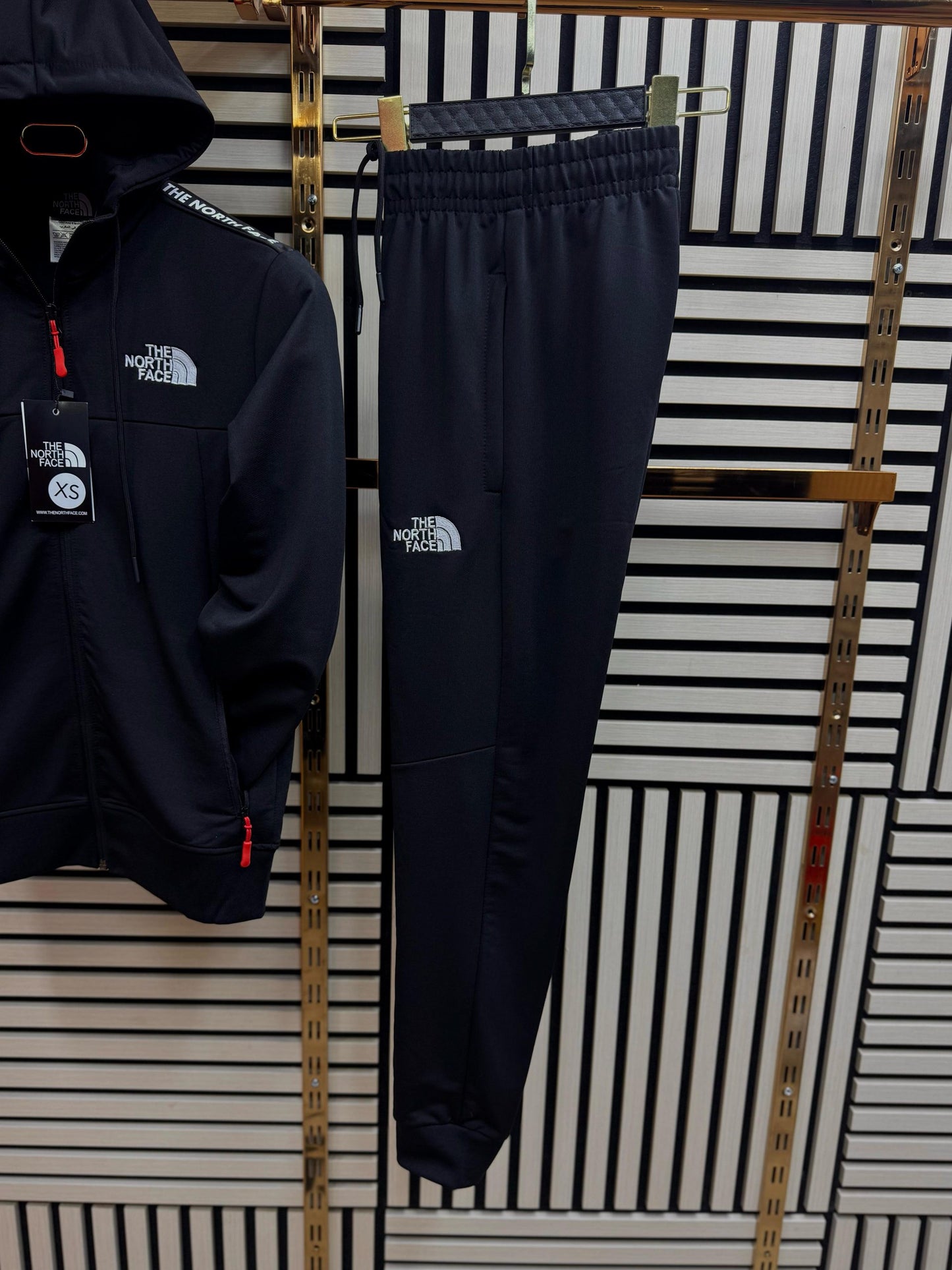 Chandal North face negro logo blanco