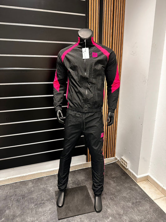 Chandal Nike negro logo rosa lineas rosas