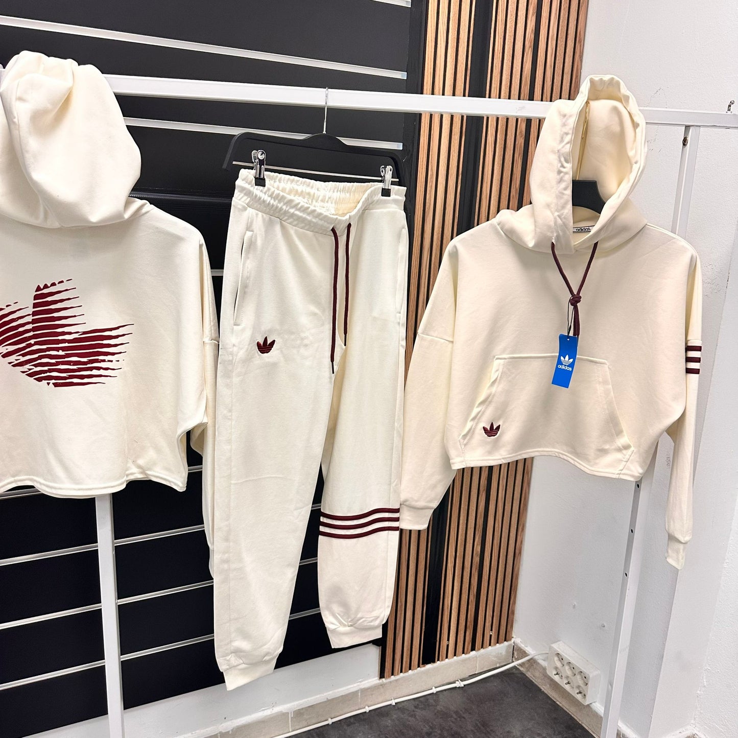 Chandal Adidas logo burdeos